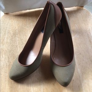 Ann Taylor Tan Fabric Kitten Heel Leather Trim